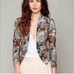 Free People Collab Urban Outfitters  - Textured Camouflage Blazer Size 2 (xs)